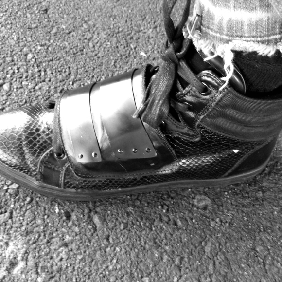 ALDO - Picture 1 of 2